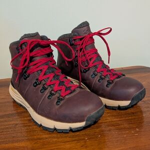 Danner Women's Brown Leather Waterproof Hiking Boots Red Laces And Beige Laces
